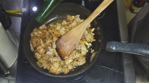  上桌|红薯粉条家常菜做法来啦！一大盘子菜，上桌瞬间被抢光