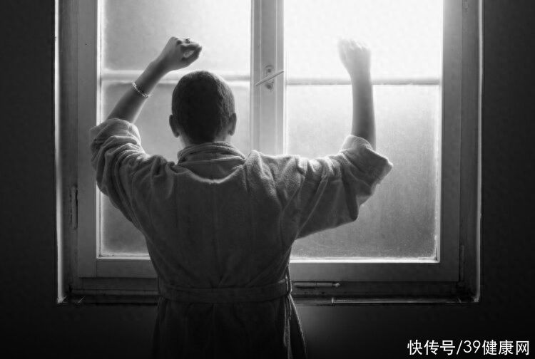 41岁华为高管抗癌(41岁华为高管患癌，抗癌五年离世，他临终前的一个错误，引以为戒)