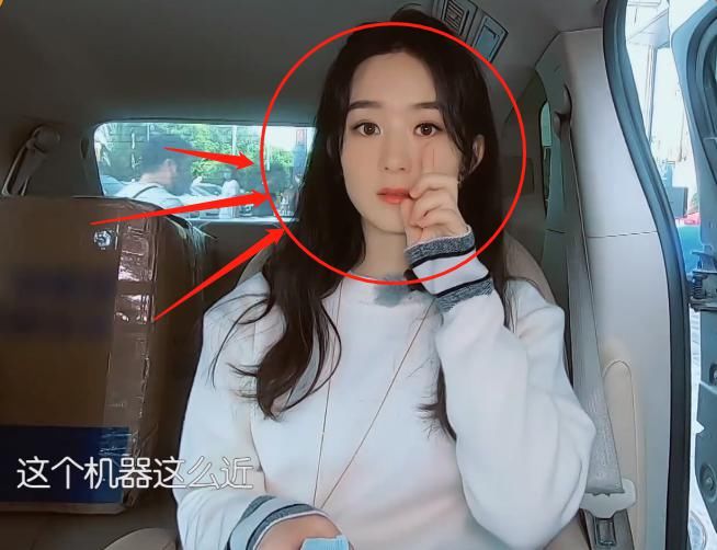  冯绍峰|《中餐厅4》开播，赵丽颖车内镜头近拍，皮肤状态一望而知