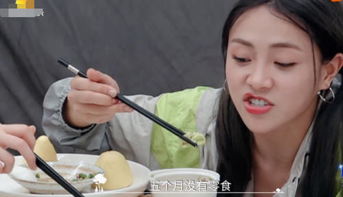 节目|谢可寅许佳琪又吃炒饭又啃鸡腿,谁注意郑爽问的啥?看得很透彻