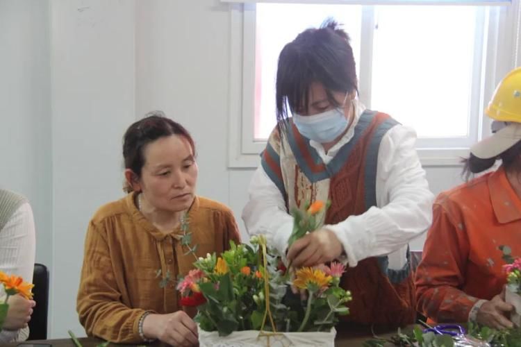 花开心田致敬劳动最美 “劳动最美”五一专场活动走进滨州市全民健康文化中心项目所在地