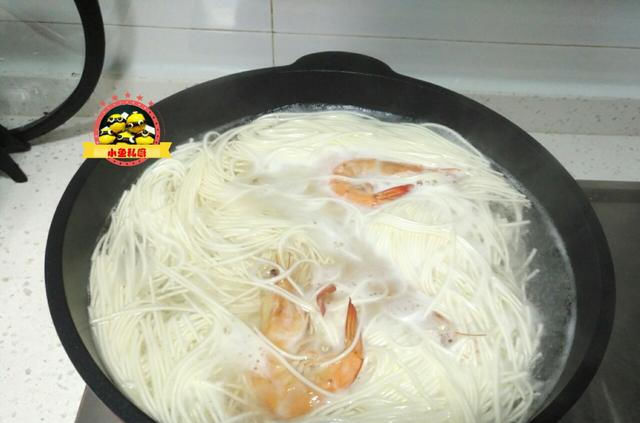  悄悄的|三伏天晚餐这样吃，既能填饱肚子，又不会长胖，体重悄悄的就轻了