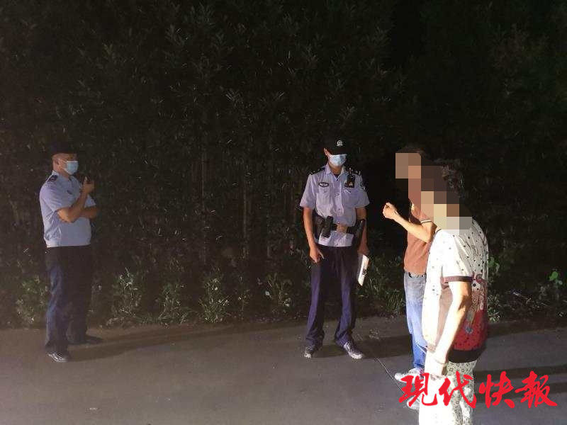 拦住|酒后想开车兜风被父亲拦住，小伙离家出走醉倒路边