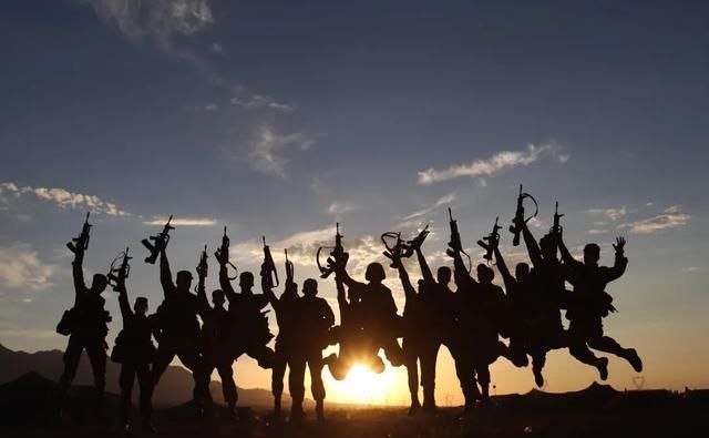  收藏|当青春遇上军旅！快来收藏这组大漠热血剪影