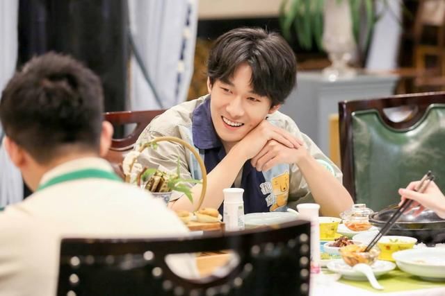  体质|张雨剑现身《青春环游记2》成都站“游戏黑洞”体质笑翻网友