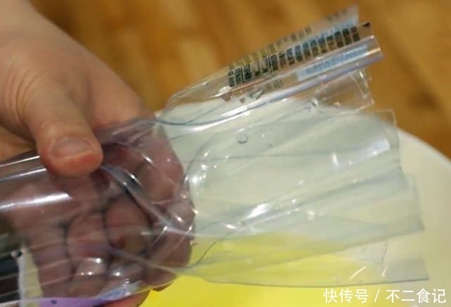 蛋糕|蛋糕最简单的做法,不用烤箱不用打蛋器,利用2个小妙招轻松解决