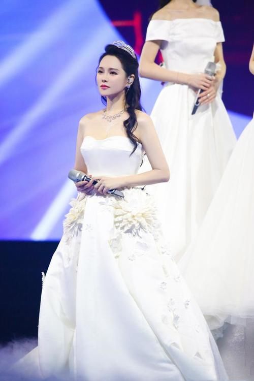  姐姐|《浪姐》的最大赢家，不是万茜、蓝盈莹！而是成功“洗白”的她