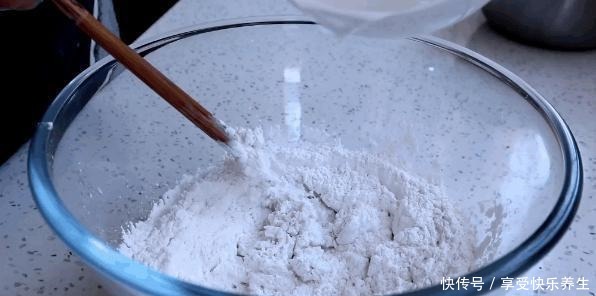 油条|早餐,别总吃包子油条,这点心也不错,软糯香甜,每一口都有惊喜