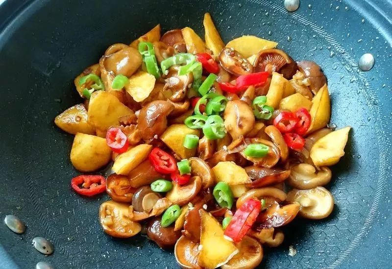 没放|香菇和土豆这样做，一点肉也没放，好吃到停不下来