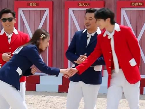  奔跑|《奔跑吧》初代偶像双C同框，蔡徐坤拿了“剧本”、孟美岐镜头多