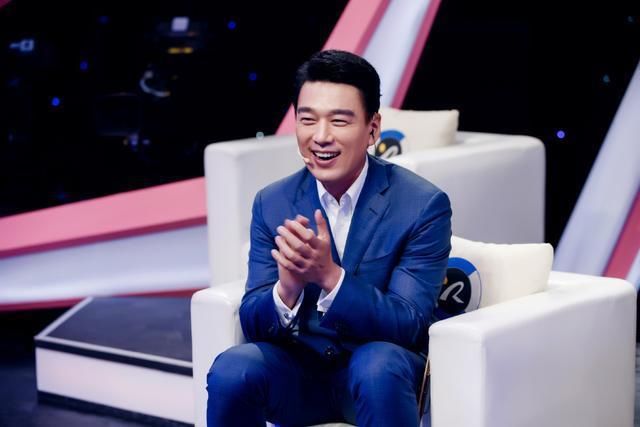  参加|王耀庆出意外了！参加活动喝香槟竟然发生这样的事，表情说明一切