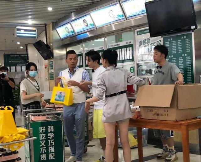  中餐厅|《中餐厅》下期未播先火，王俊凯对杨超越说了一句话，暴露真实想法