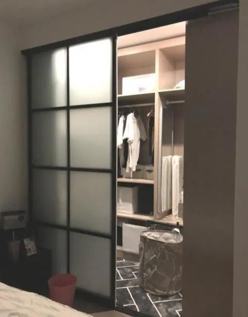  我家|我家卧室不做衣柜，这样隔出“衣帽间”！美观实用，绝了