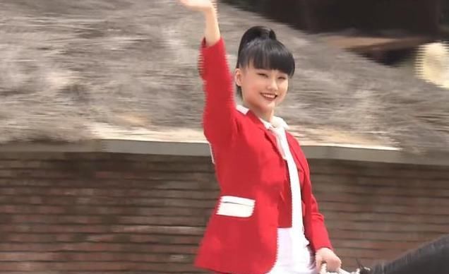  节目当中|女星录制《奔跑吧》遭遇“咸猪手”？baby和黄龄的反应大不相同