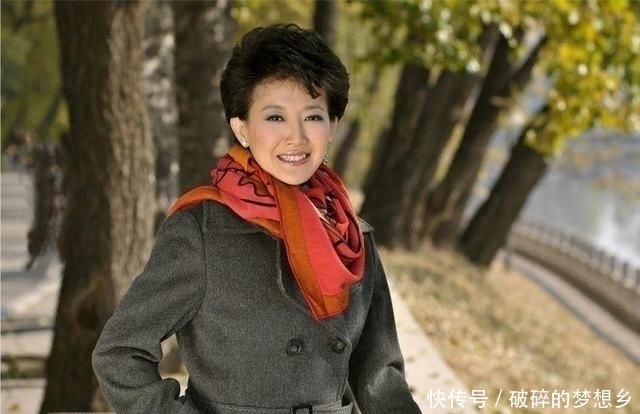 真实|央视“真实”主持人,主持了23年没有化妆和爱情