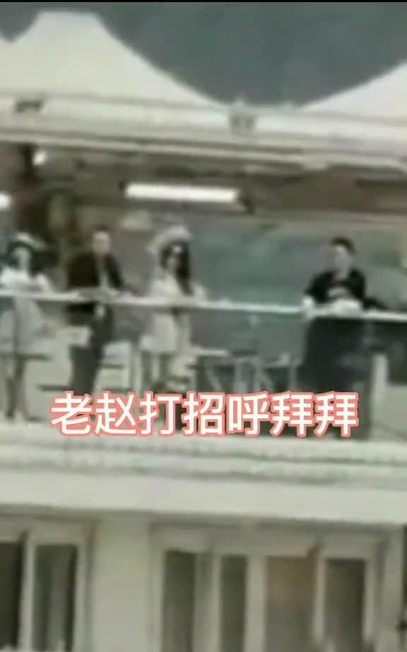  路透|赵丽颖《中餐厅》路透，穿小背心显好身材，看到小孩后母爱爆棚