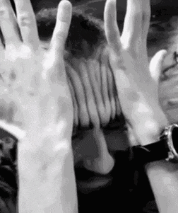 捐赠|搞笑GIF:哥们,很有钱嘛!捐赠我点吧!别玩了!