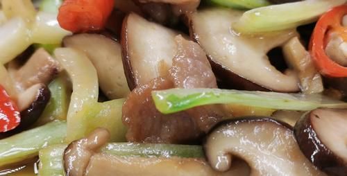  家常菜|鲜香味美的小白菜香菇炒肉，做法简单易学，清新入味，特美味