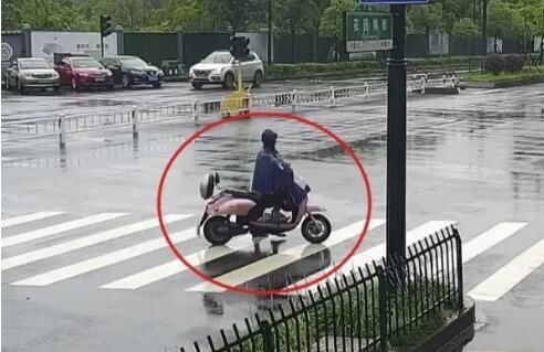  孩子|全职妈妈一时贪念起，瞒着孩子干这事……