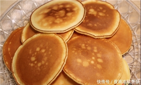 搅拌|一碗面粉3个鸡蛋,教你不用烤箱做面包,松软又香甜,小孩超爱吃