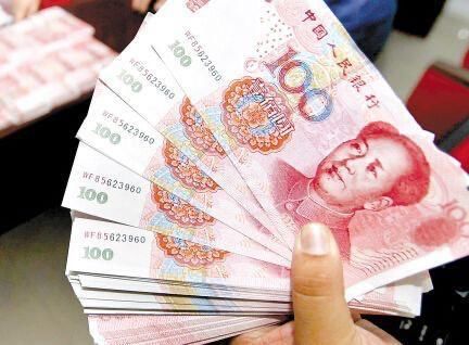 警察|清洁工捡到30万交给警察，失主却说有35万，另外的5万元在哪里