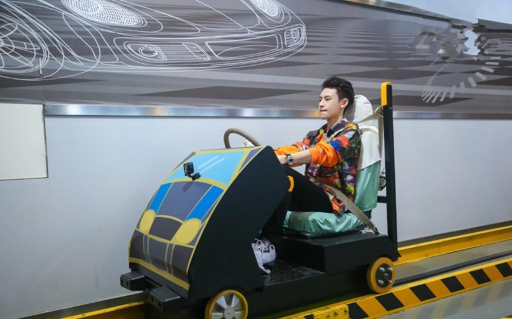 参加|戚薇、周深、霍尊参加驾考,但观众最想看的,却是他们被教练骂