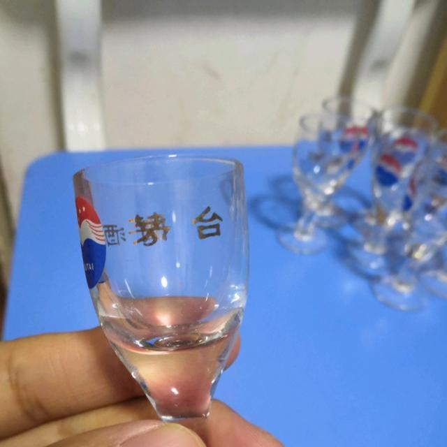 作用|茅台酒自带2个小酒杯，作用不是一般的大，如果只用来饮酒就错了