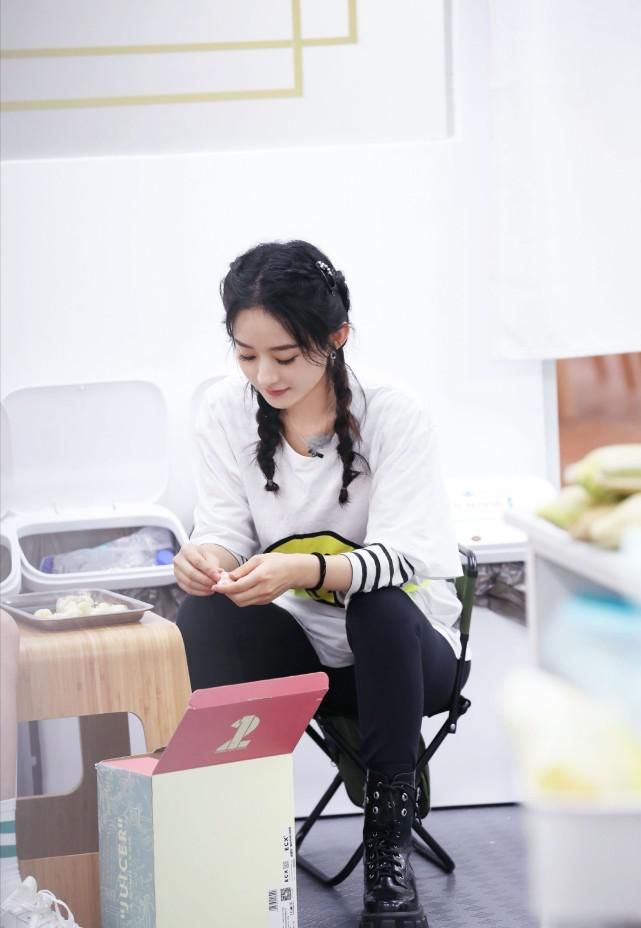  一看|赵丽颖这数钱速度，一看就不简单。