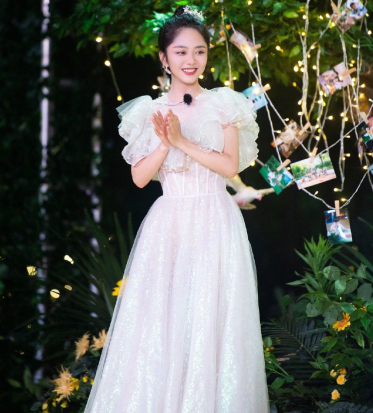  出席|《奇妙小森林》收官，嘉宾盛装出席，我却被谭松韵郑爽给美到了