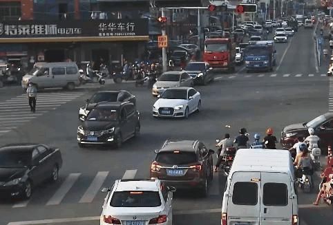  停二看三通|又一起！电动车被卷进货车车底，车主…