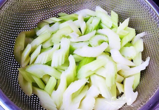  赛过|处暑已到，宁可不吃肉也要吃这个菜，6块钱炒一盘，赛过喝骨头汤