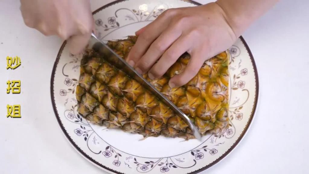  西瓜|用这个方法切西瓜，吃完不脏手不流汁，大家都夸好！