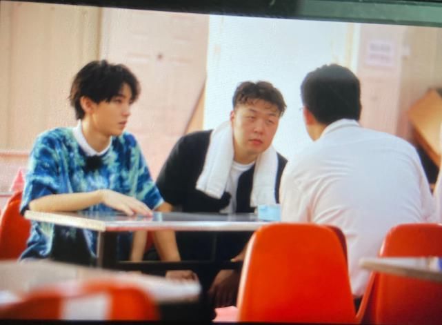  中餐厅|《中餐厅》下期未播先火，王俊凯对杨超越说了一句话，暴露真实想法