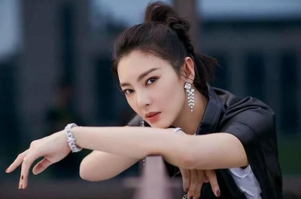  五仙教|《猫妖传》春琴很美，张雨绮在《新笑傲江湖》的教主扮相更飒