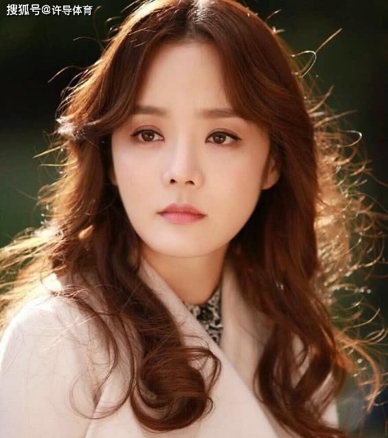  知名|她是韩国知名影星，27岁离婚后嫁入中国，如今被中国公婆宠成公主