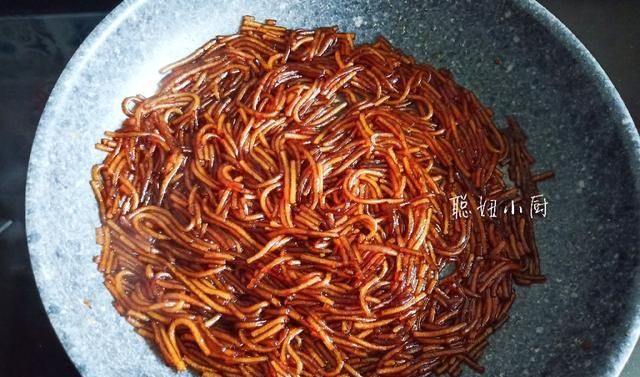  咬一口|北方人最拿手的面食，这做法薄皮大馅，咬一口劲道鲜香，总吃不腻