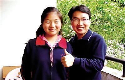 大学|他5年才读完高中，带着妹妹上大学，17年前感动中国现在怎样了