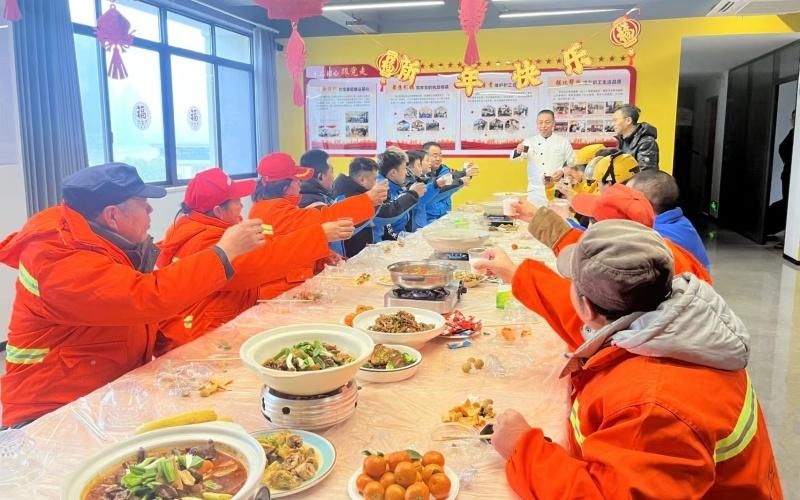 武汉市中华路街道：爱心“团年饭”让新就业群体暖胃更暖心