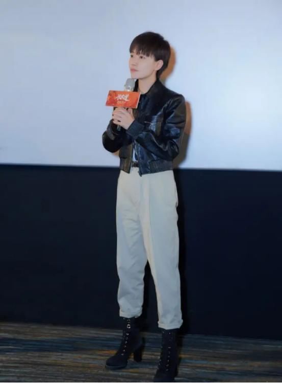 心动|焦俊艳挺有“男人样”，穿一身机车装帅气亮相，女生看了也心动