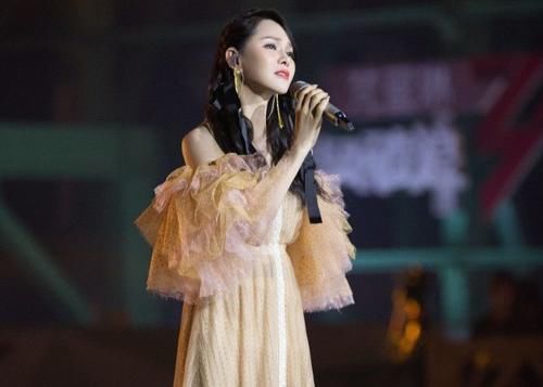  乘风破浪|《乘风破浪的姐姐》听到伊能静这句话，王丽坤扭过头，不再看她