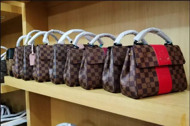 特大|有“内鬼”!LV新品上市,假货竟比真货快!上海警方破获特大奢侈品制假团伙案值逾亿