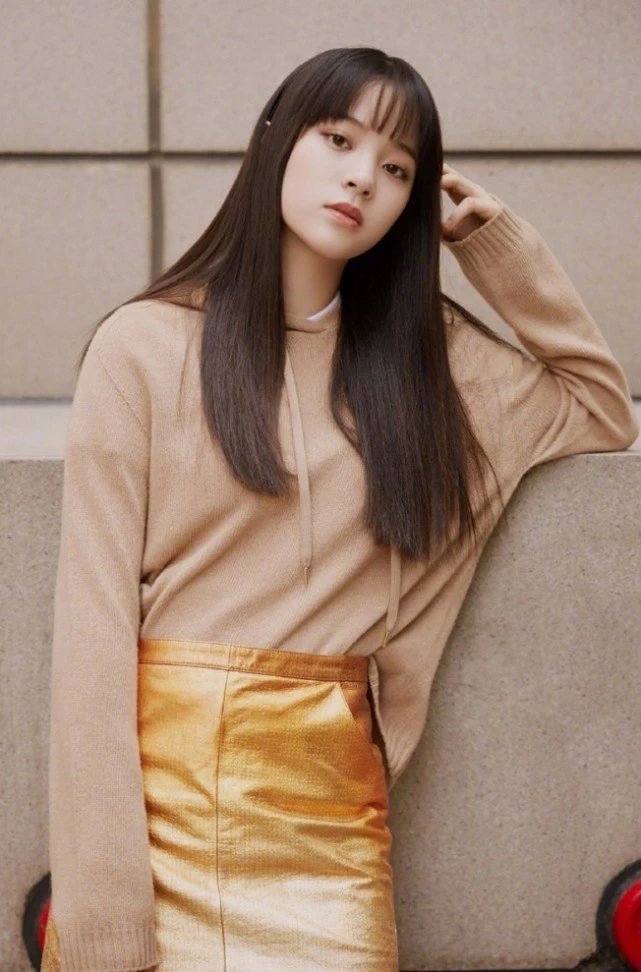 男粉|欧阳娜娜遇生理期却穿1公分短裙,当她侧身扭臀,男粉们要看尬了