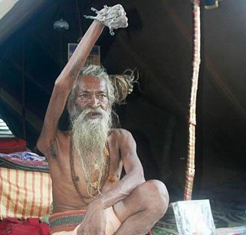  偷偷|印度苦行僧自称78年不进食，引起军方注意，直到偷偷装上摄像头