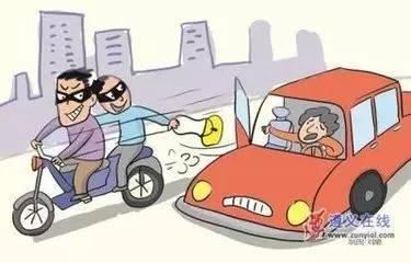  实施盗窃|尾随，锁喉，撂倒，旁边的人却在叫好…