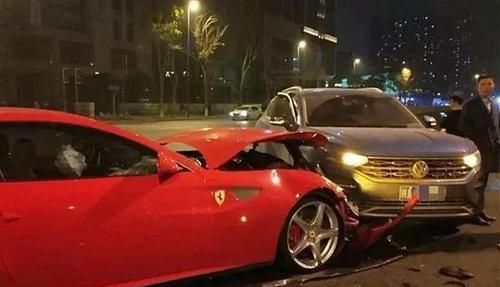  迈凯伦|迈凯伦车主用“13万现金”告诉你，乱变道也能上头条