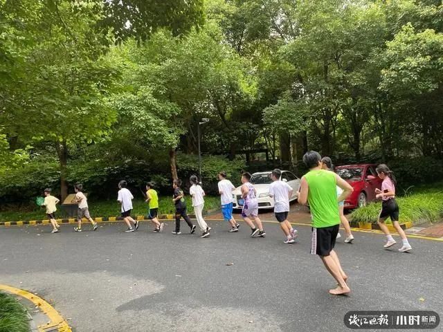  妈妈|“我们小区出名了！”杭州妈妈晒了个视频，群里炸锅：我要搬去做邻居