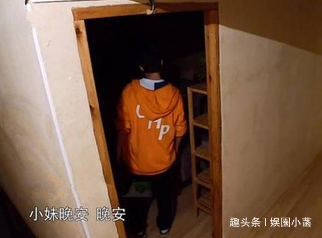 女生|节目组剪辑好粗心!黄磊深夜进女生房间,女嘉宾险走光连忙盖被子