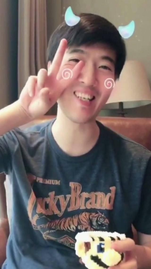  托底|给沈腾托底的“接梗王”是如何炼成的？