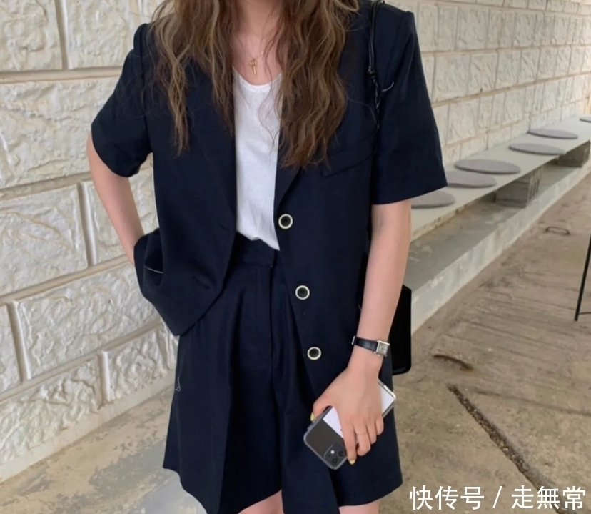 搭配|种草4款黑色裤装!拉高海拔还得靠这些小心机,逛街就像走T台