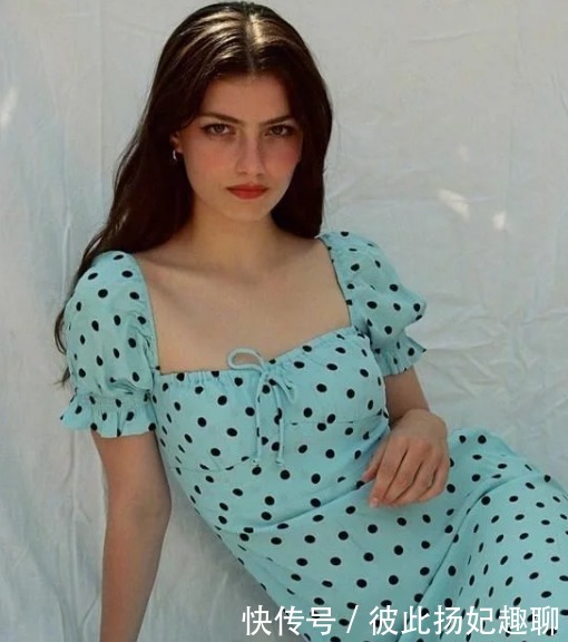 老气|碎花裙穿什么颜色不显老气，几种色彩清新又飘逸